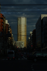 そびえ建つ