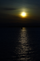 夕日に