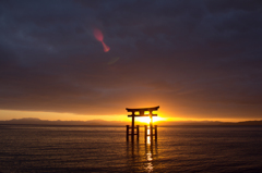 琵琶湖の夜明け