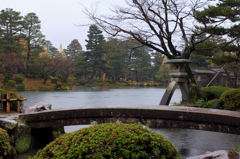 雨の兼六園