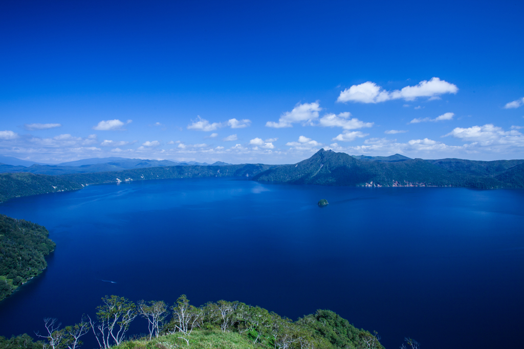 青き湖面