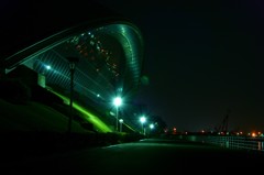 夜景が映った四日市ドーム