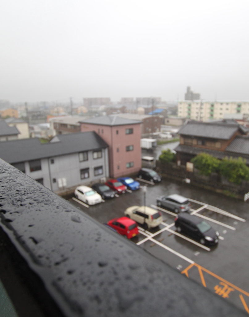 雨の朝