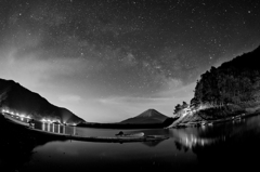 Lake night  -Monochrome-