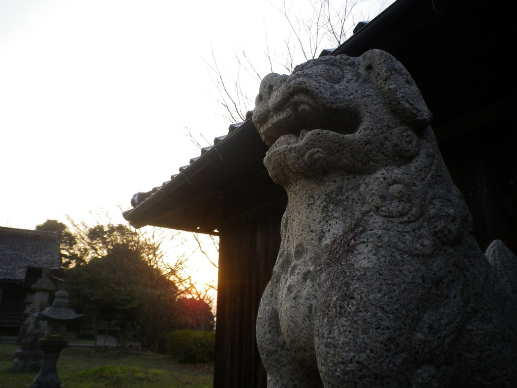 狛犬と夕日