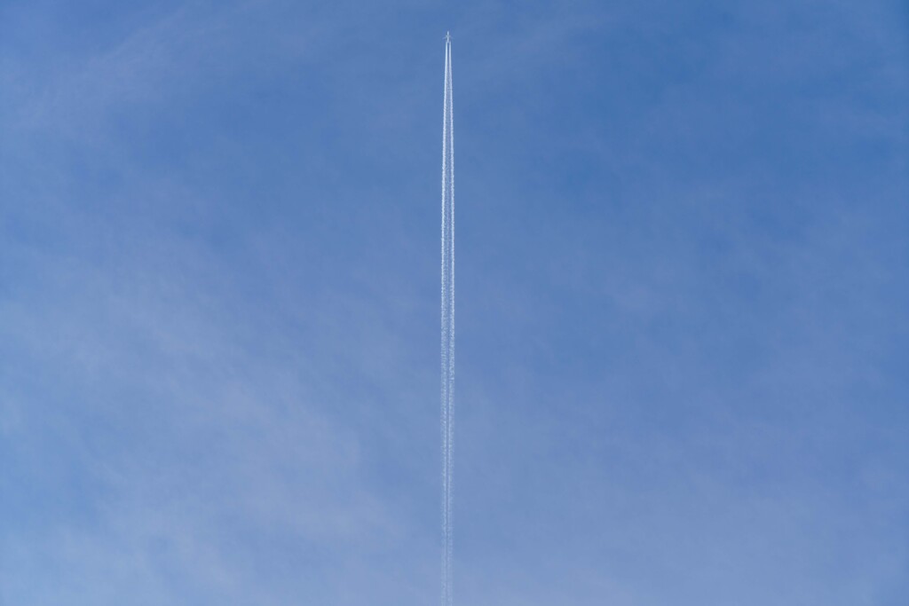 空を切り裂く