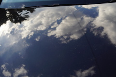 ボンネットの空