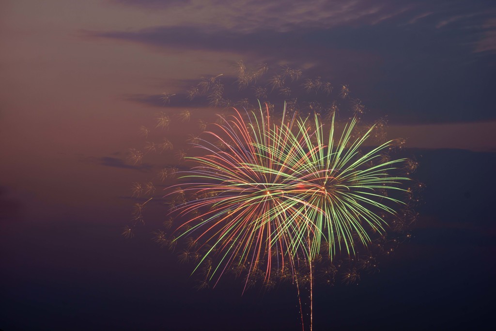 夕暮れ花火