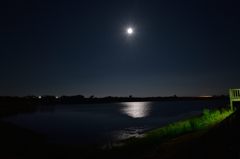 夜の宇部空港横の公園