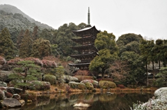 山口瑠璃光寺五重塔 雪が