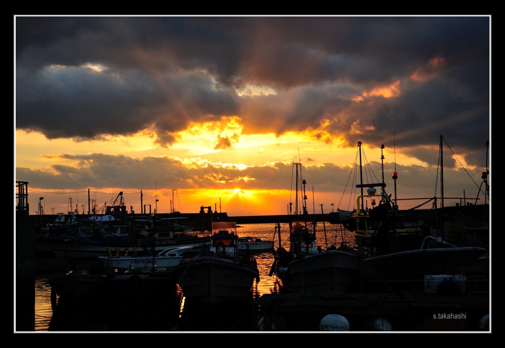 宇部市八王子漁港の夕日