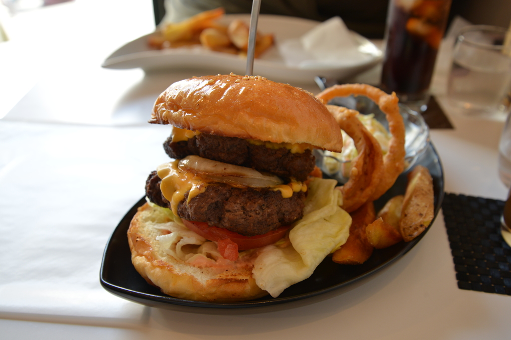 昼食はハンバーガー