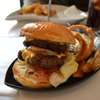 昼食はハンバーガー