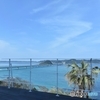 イタリアンレストランに座って撮影した角島大橋
