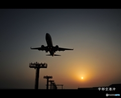 今日の宇部空港沖の夕日と飛行機