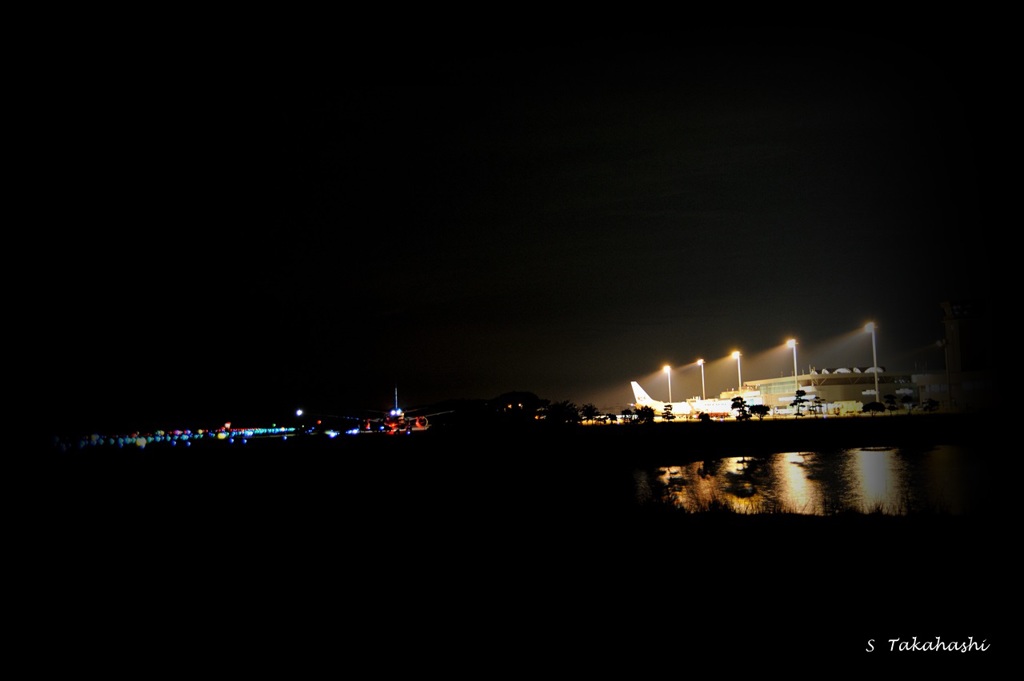 夜の空港