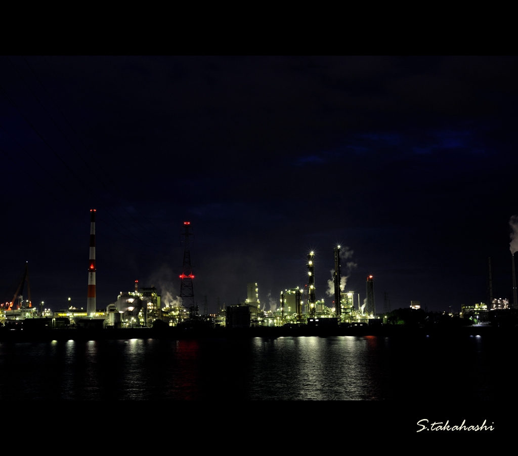 夜の工場