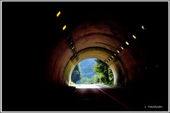 トンネルの先