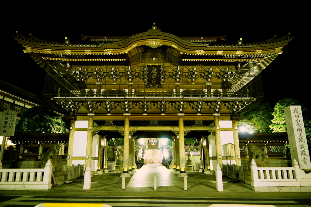 成田山新勝寺総門 