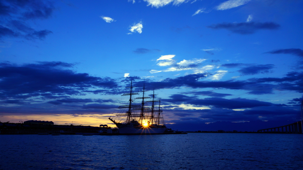 海王丸の夜明け