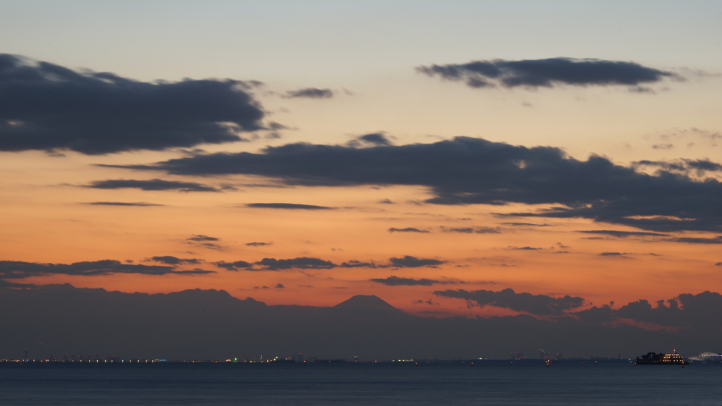 東京湾と富士山