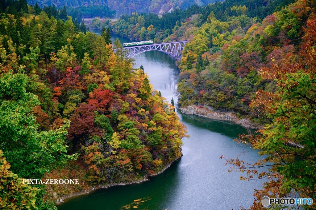 秋の只見川