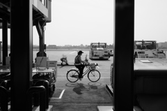 空港に自転車