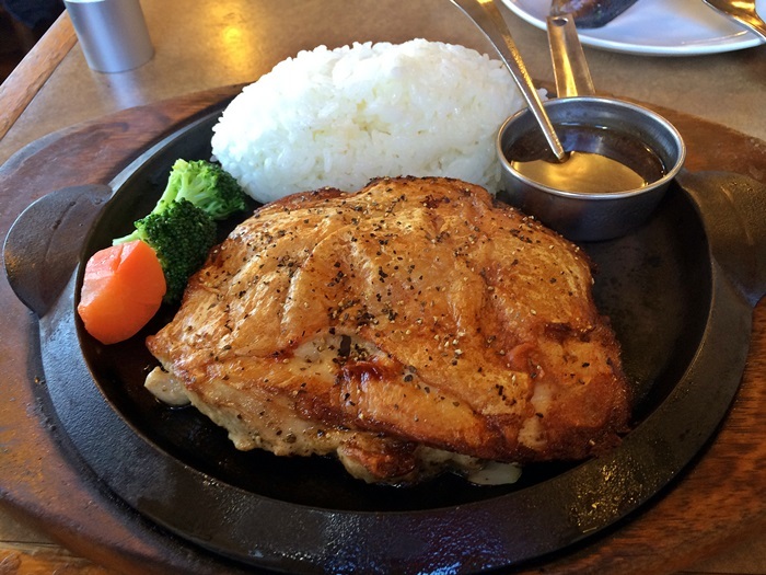 フラガのチキンの黒胡椒焼き