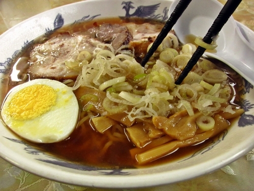 駅蕎麦屋のラーメン