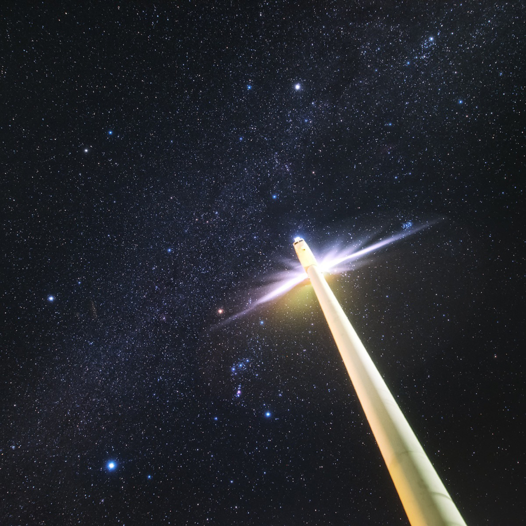 風車と冬の星空