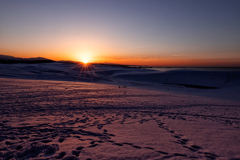 夕色に染まる雪の鳥取砂丘*3