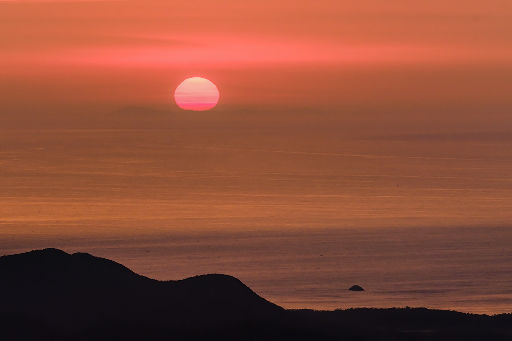 隠岐の島に沈む夕日