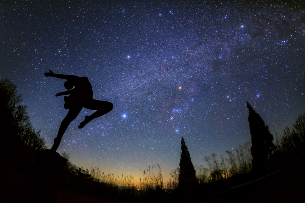 冬の星空と踊る