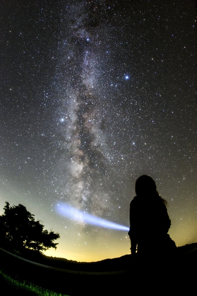 南斗六星を照らす