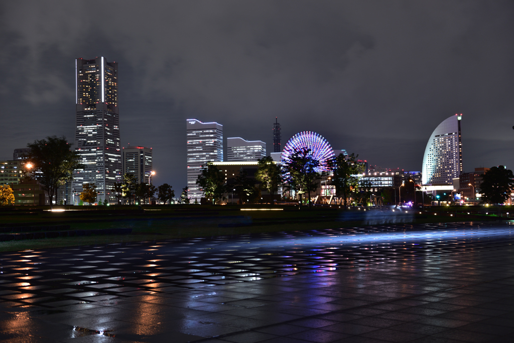 雨に濡れながら