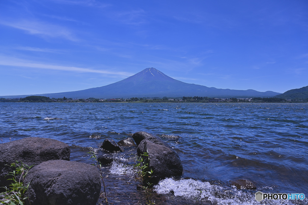 稜線を魅せる青い夏富士