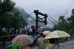 ”上高地・雨の賑わい”