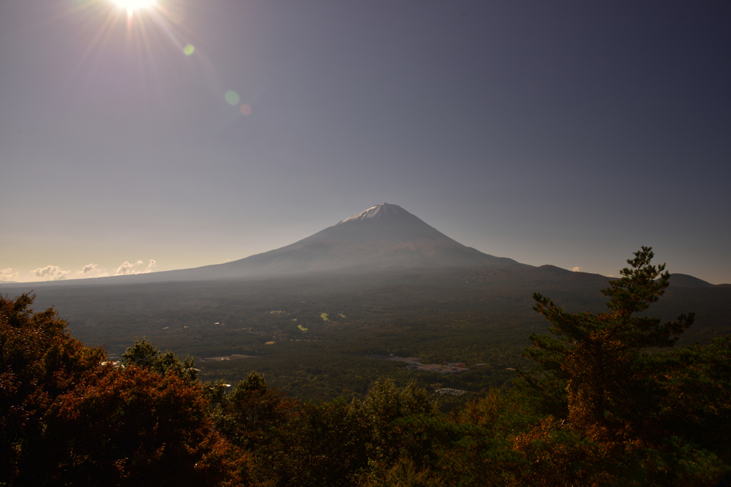富士に射す陽光