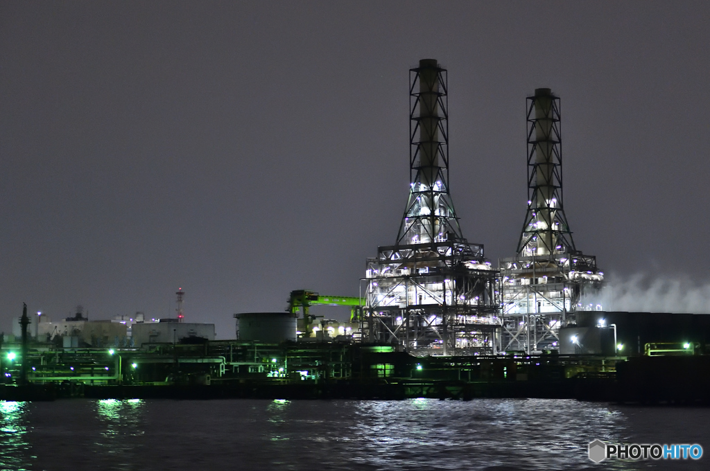 木の葉船からの工場夜景