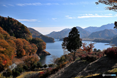 紅の微風に癒される湖Ⅱ