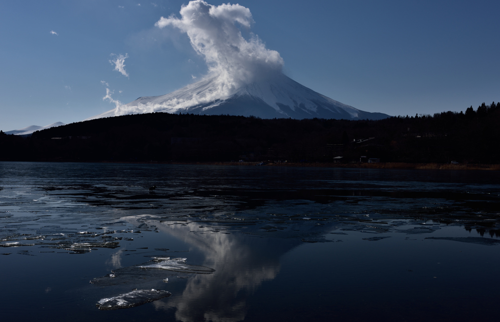 山中湖の凍結は！