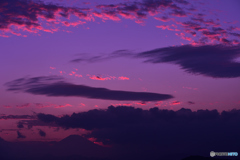 黒い雲に隠れ幕