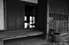 ”古民家の裏口”