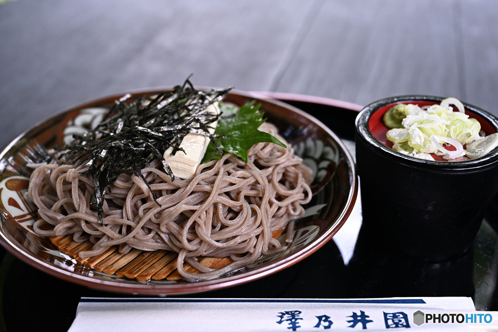 涼し気な湯葉ざるそば