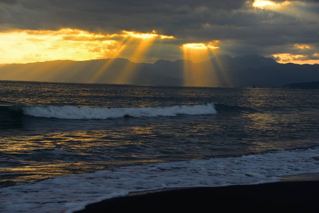 ”湘南海岸の光芒”