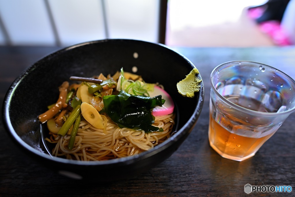 古民家の冷やし山菜蕎麦