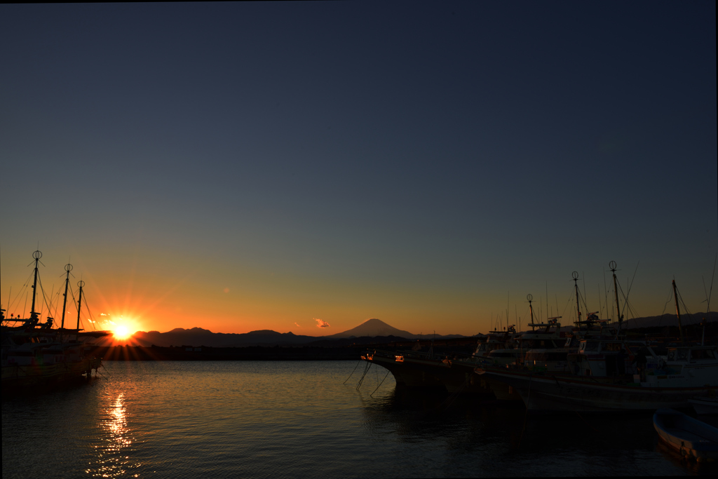 ”漁港の夕景”