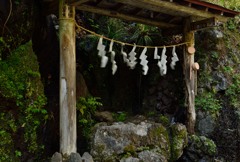 ”石山神社の湧水”
