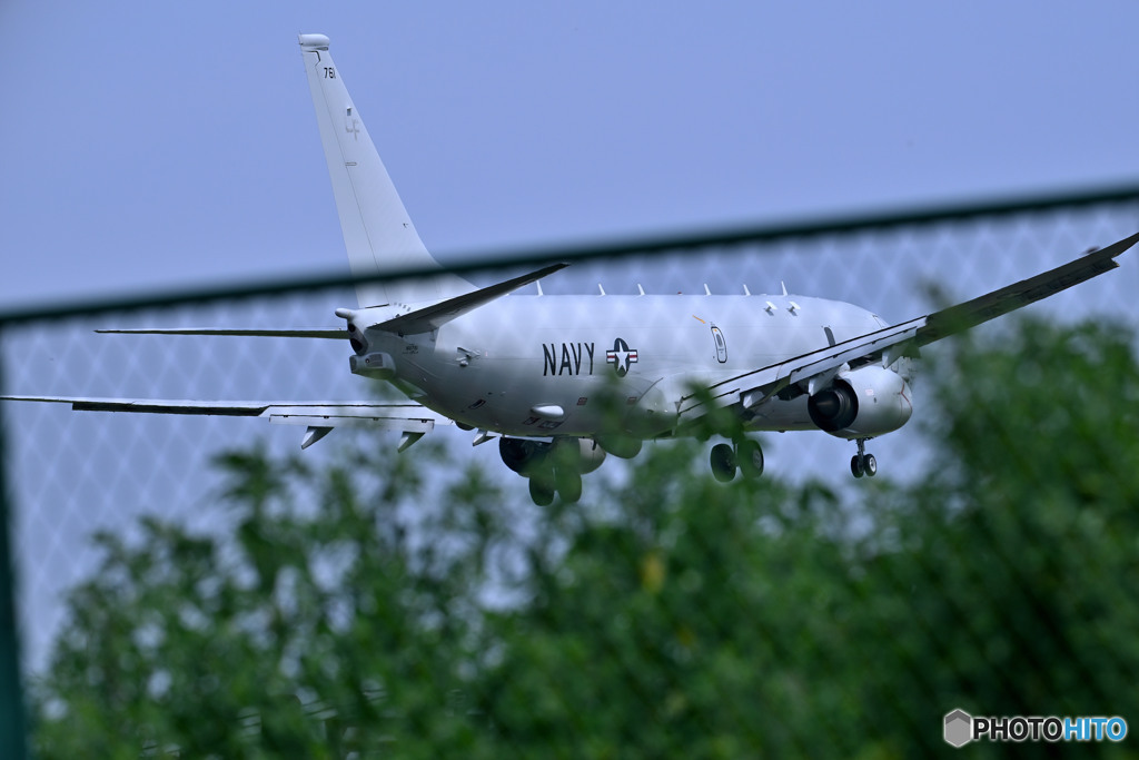 柵に消えるNAVY P-8A哨戒機