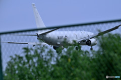 柵に消えるNAVY P-8A哨戒機